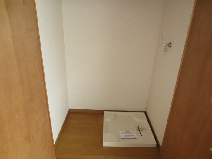 物件内観写真13　(洗濯機置場)