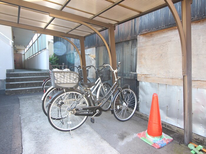 物件外観写真3　(駐輪場)