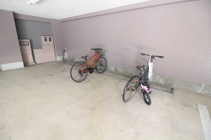 物件外観写真4　(駐輪場)