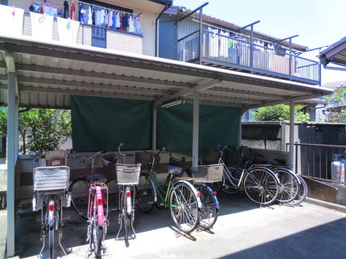 物件外観写真2　(駐輪場)
