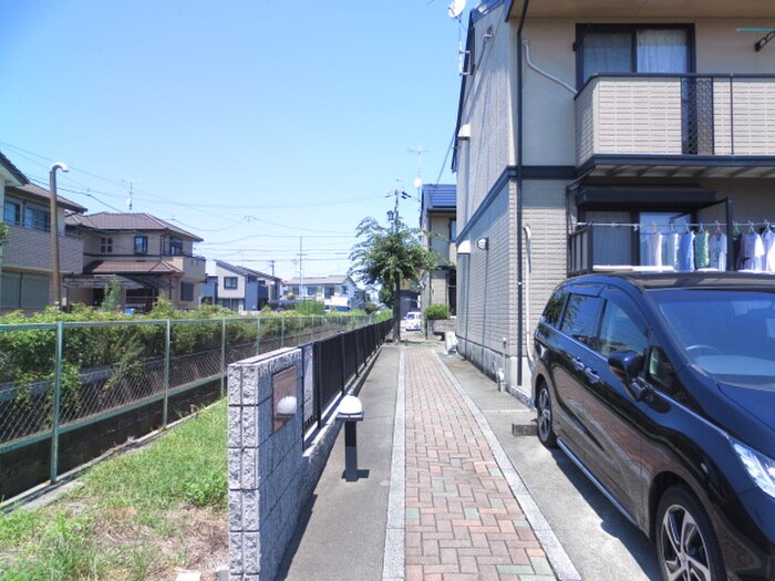 物件外観写真4　(エントランス部分)