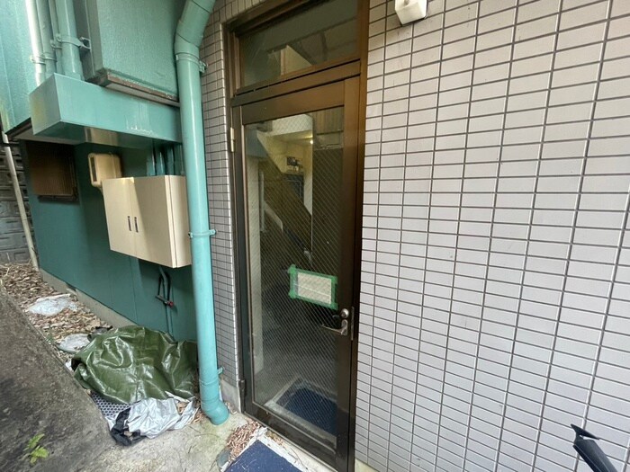 物件外観写真5　(エントランス部分)