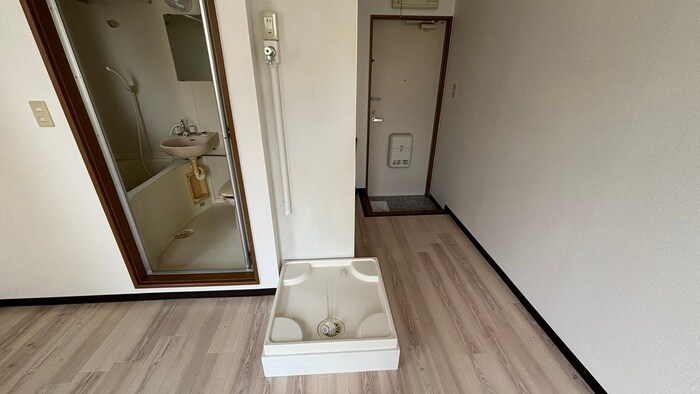 物件内観写真12　(洗濯機置場)