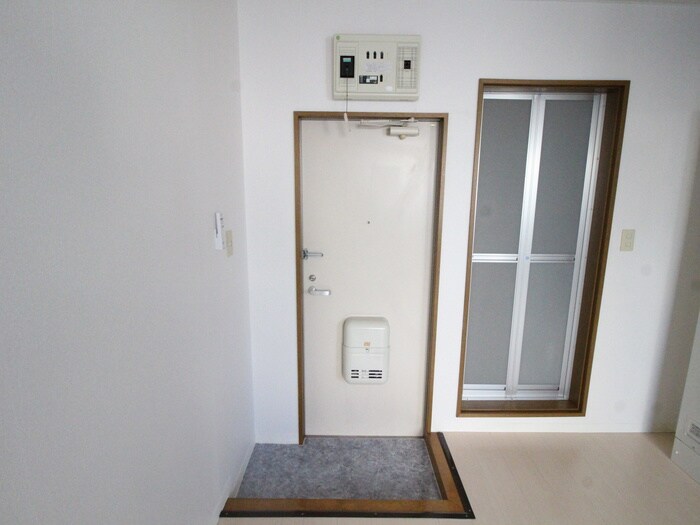 物件内観写真18　(玄関)