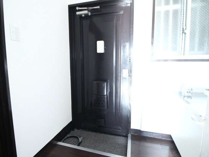 物件内観写真9　(玄関)