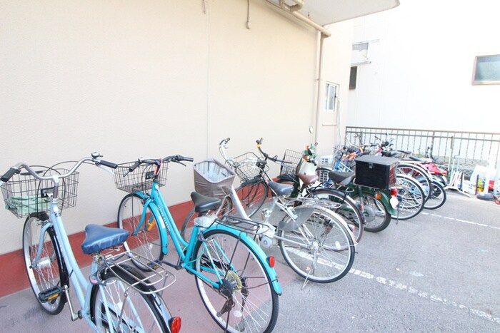 物件外観写真4　(駐輪場)
