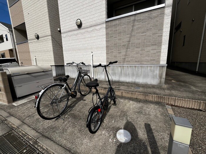 物件外観写真4　(駐輪場)
