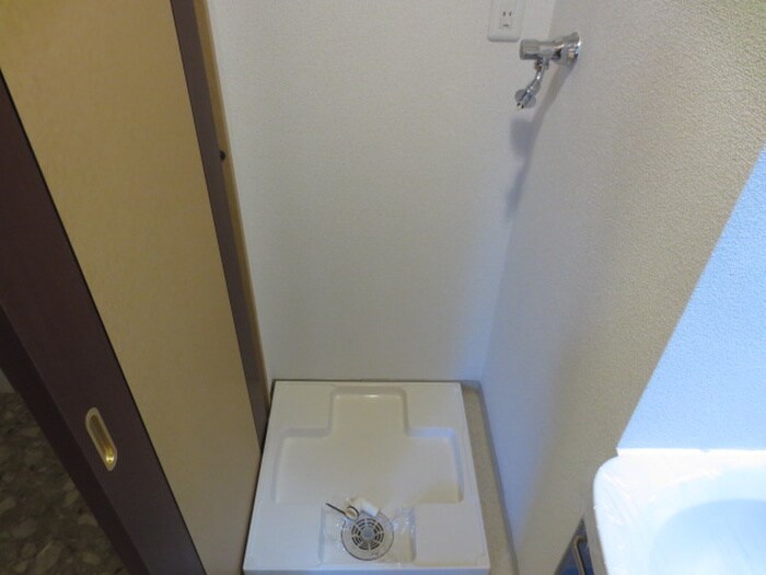 物件内観写真11　(洗濯機置場)