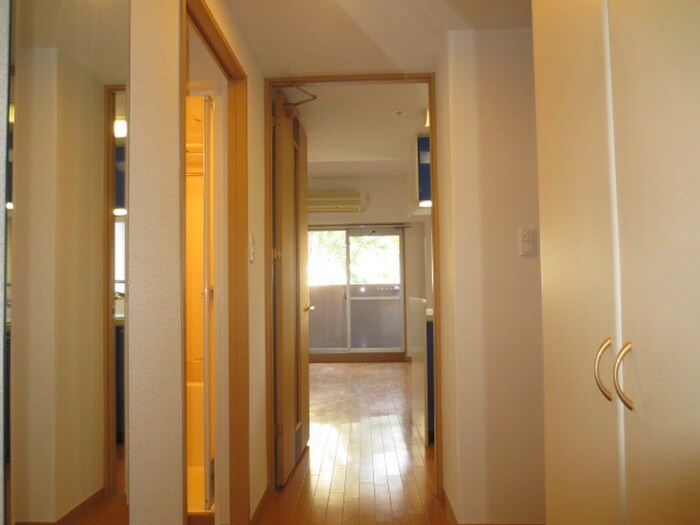 物件内観写真13　(廊下)