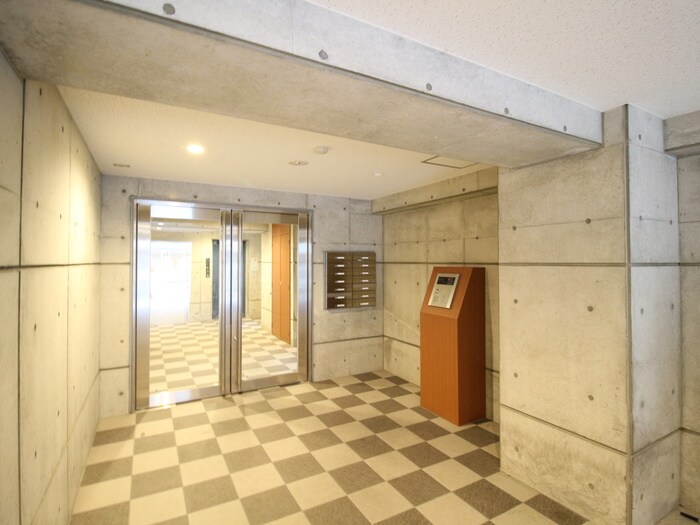 物件外観写真4　(エントランス部分)