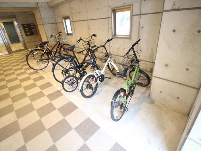 物件外観写真5　(駐輪場)