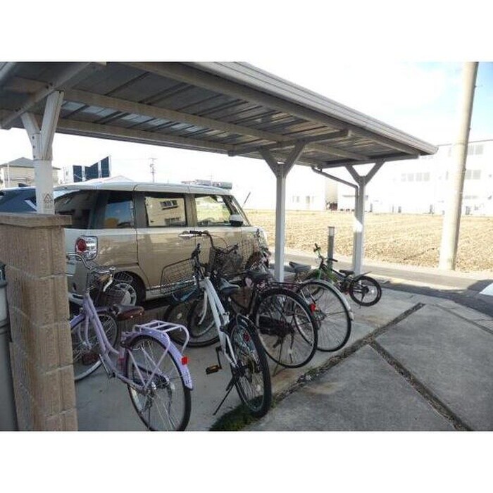 物件外観写真5　(駐輪場)