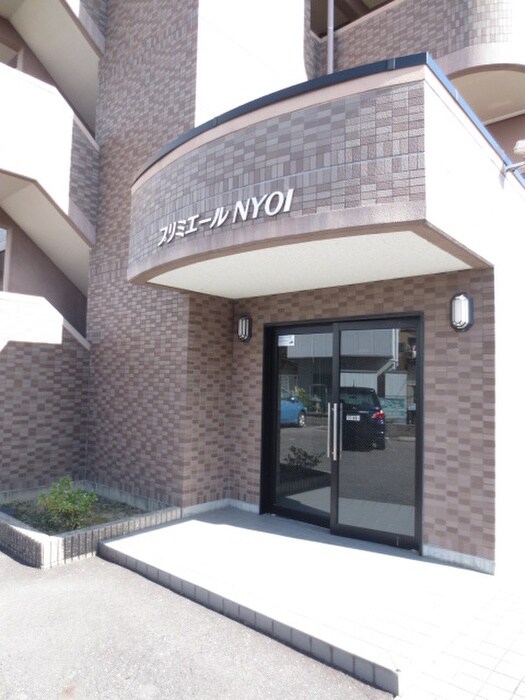 物件外観写真3　(エントランス部分)