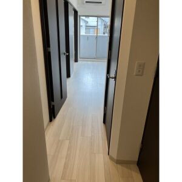 物件内観写真10　(廊下)