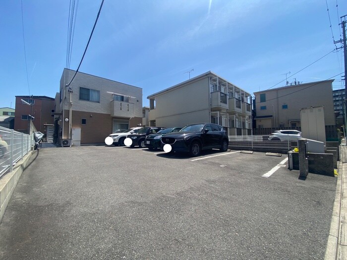 物件外観写真3　(駐車場)