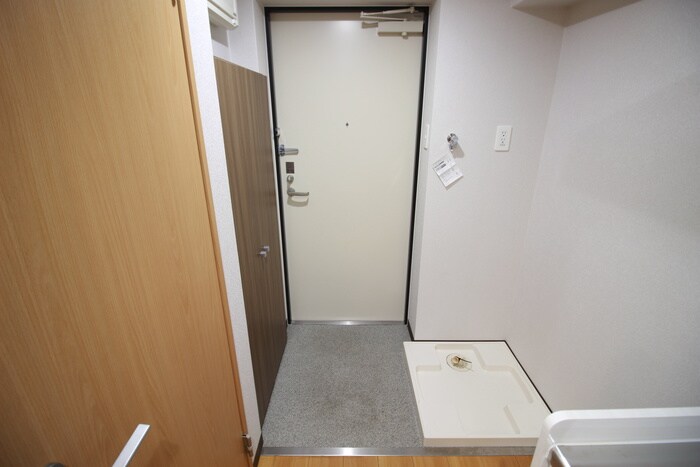 物件内観写真16　(玄関)