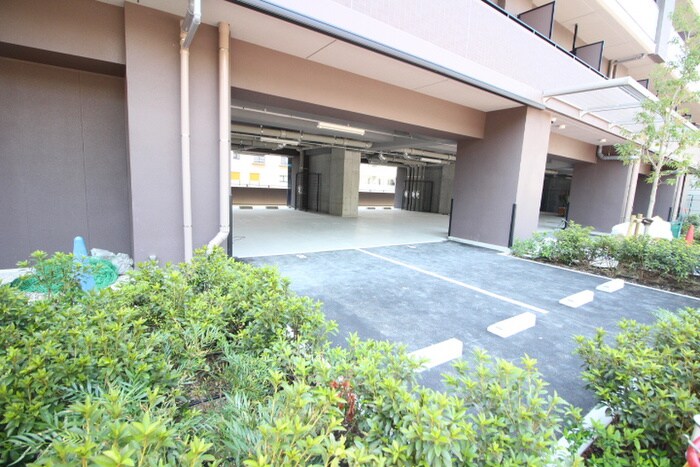 物件外観写真5　(駐車場)