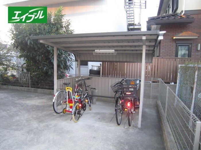 物件外観写真2　(駐輪場)