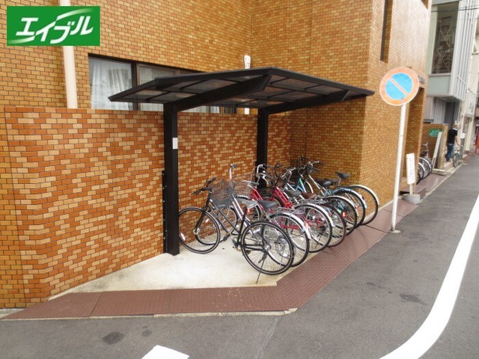 物件外観写真3　(駐輪場)