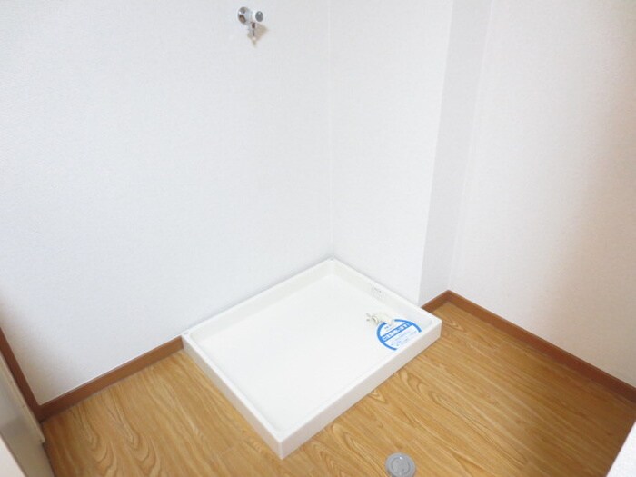 物件内観写真13　(洗濯機置場)