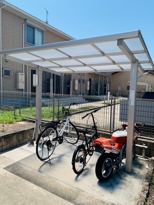 物件外観写真3　(駐輪場)