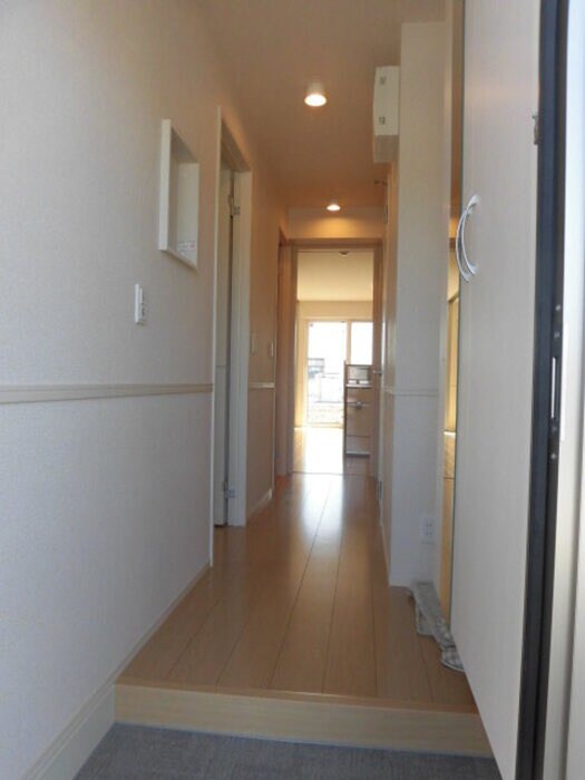 物件内観写真12　(玄関)