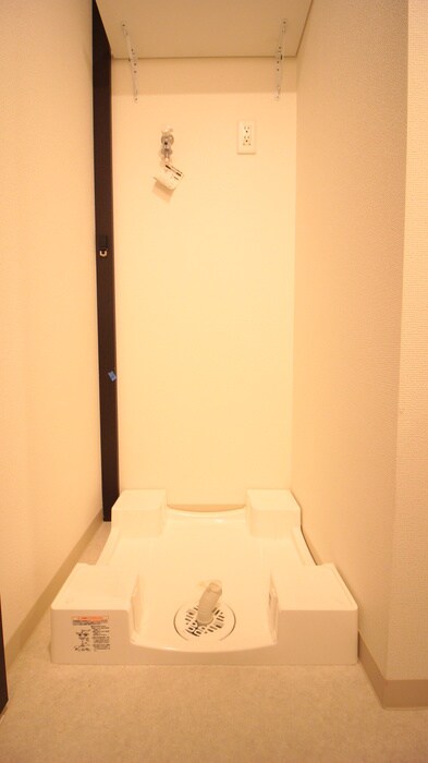 物件内観写真7　(洗濯機置場)