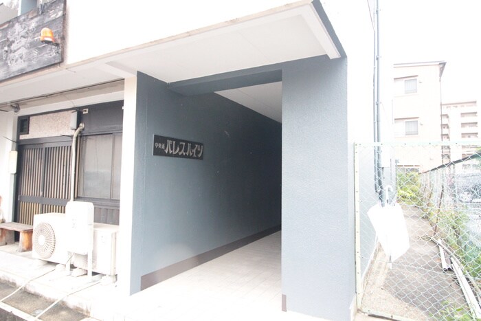 物件外観写真4　(エントランス部分)