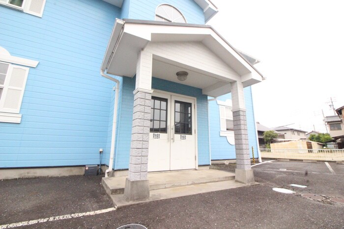 物件外観写真2　(エントランス部分)
