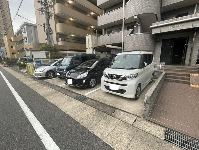 物件外観写真5　(駐車場)