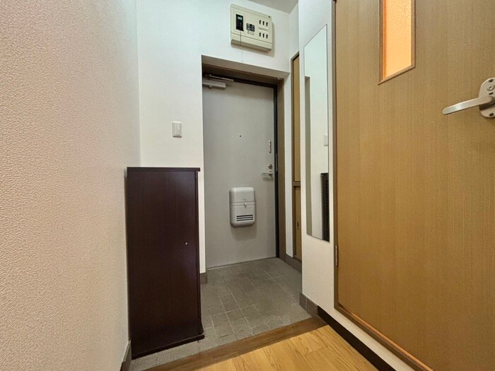 物件内観写真16　(玄関)