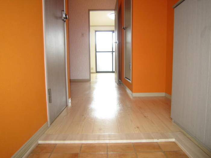 物件内観写真7　(玄関)