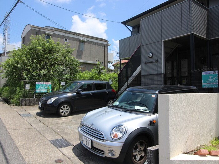 物件外観写真4　(駐車場)