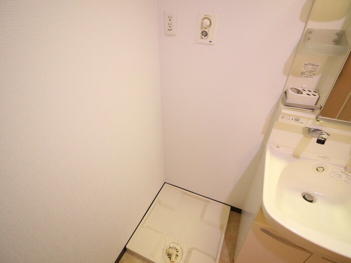 物件内観写真14　(洗濯機置場)