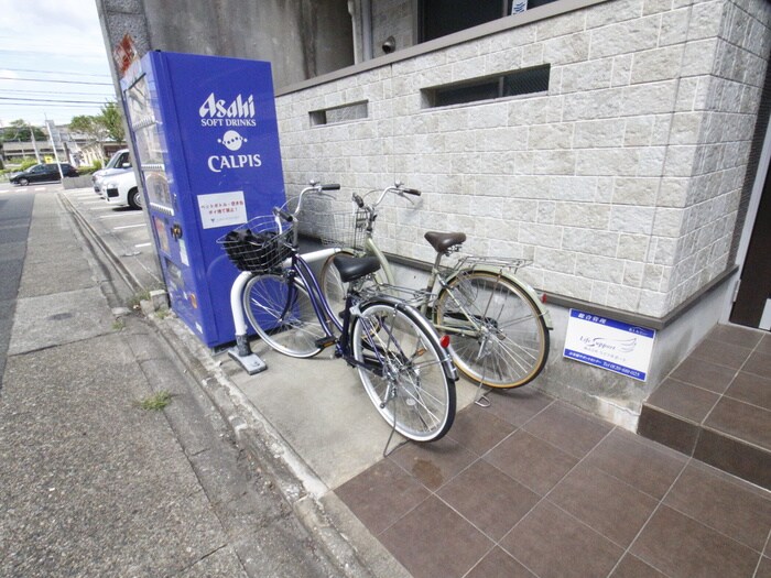 物件外観写真6　(駐輪場)