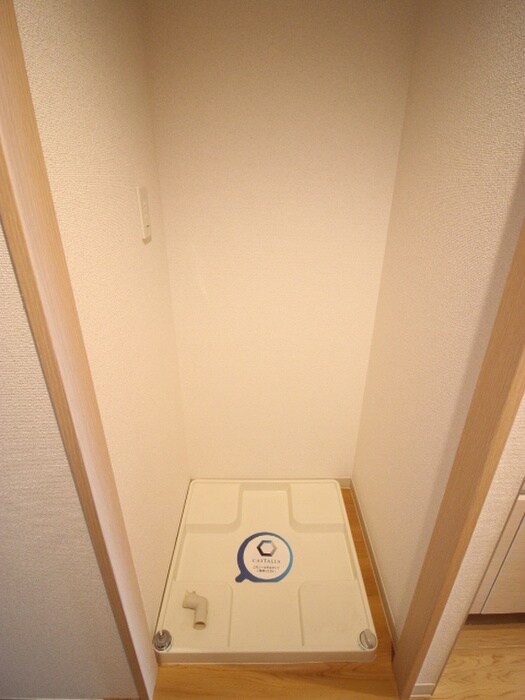 物件内観写真12　(洗濯機置場)