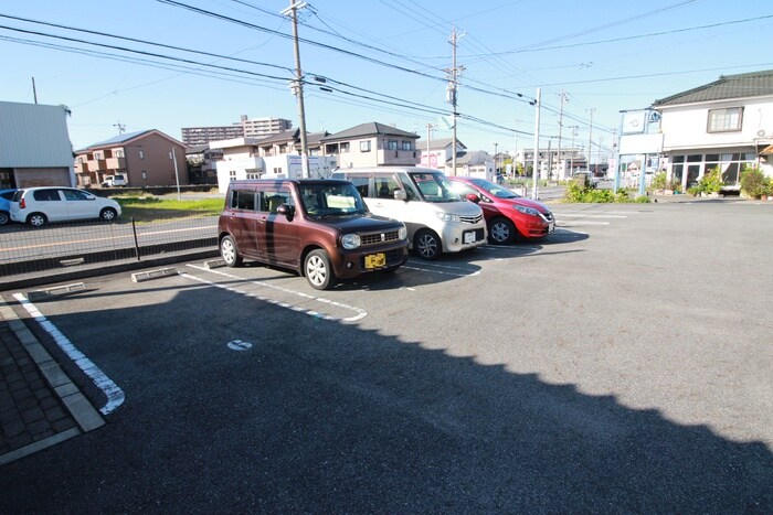 物件外観写真4　(駐車場)