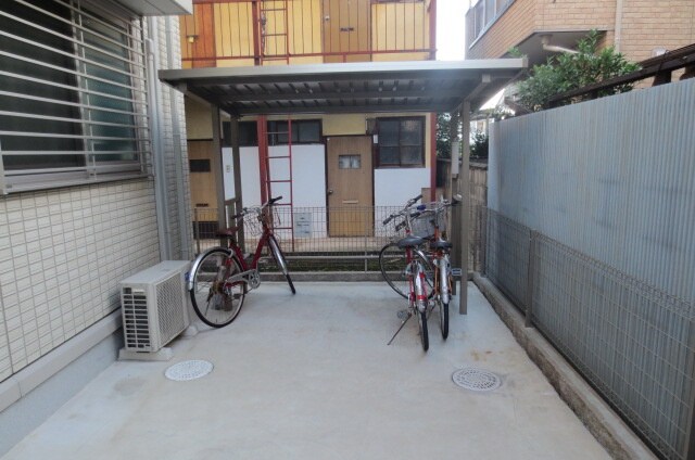 物件外観写真3　(駐輪場)