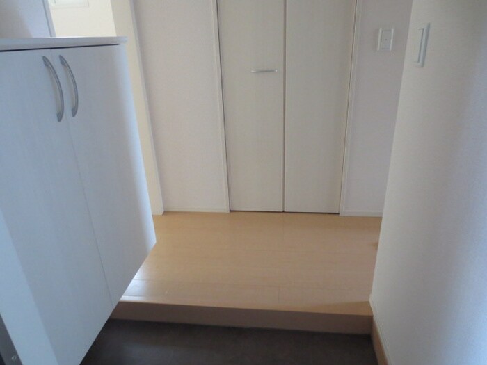 物件内観写真10　(玄関)