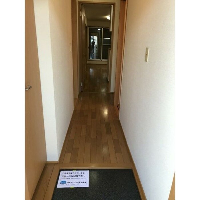物件内観写真7　(玄関)