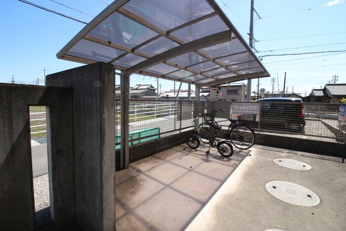 物件外観写真6　(駐輪場)