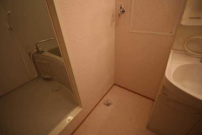 物件内観写真13　(洗濯機置場)