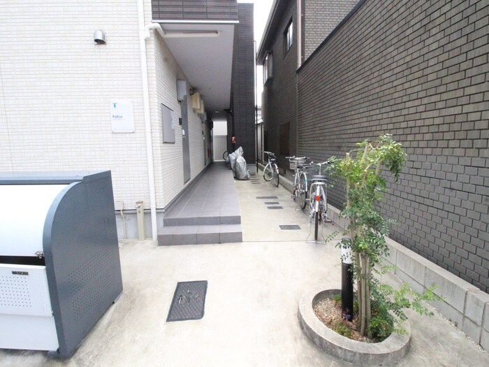 物件外観写真4　(エントランス部分)