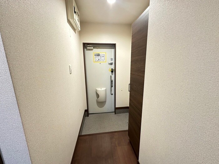 物件内観写真16　(玄関)