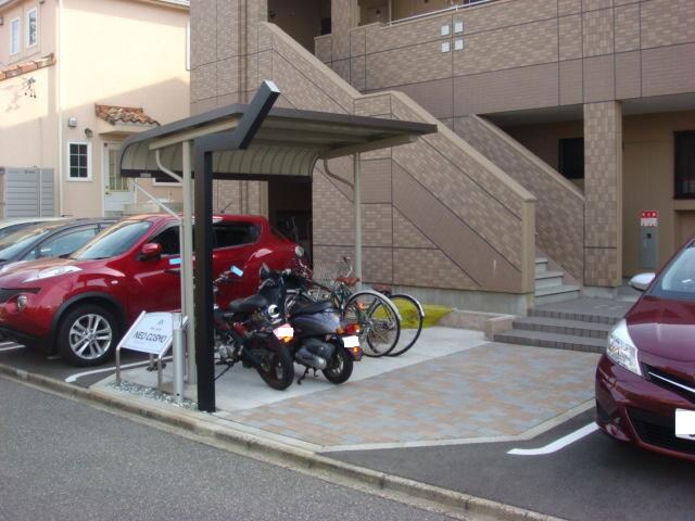 物件外観写真3　(エントランス部分)