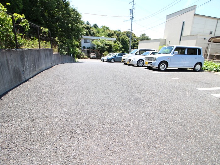 物件外観写真5　(駐車場)