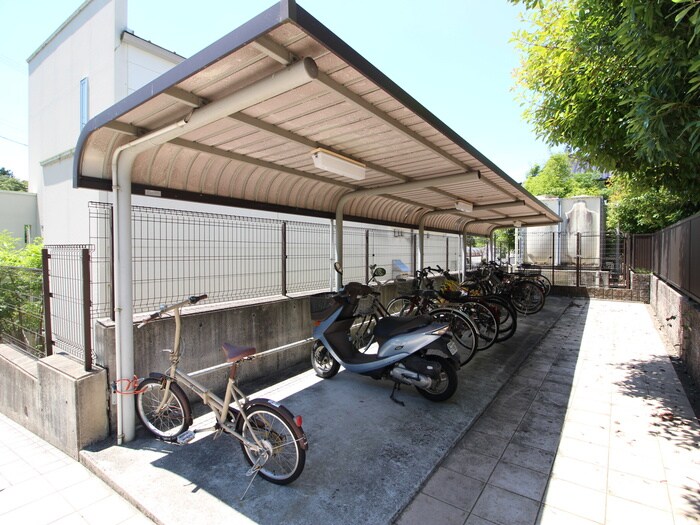 物件外観写真6　(駐輪場)