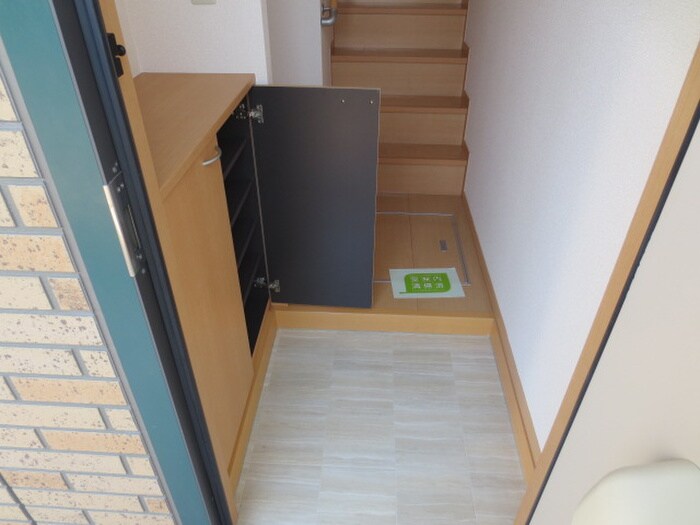 物件内観写真7　(玄関)