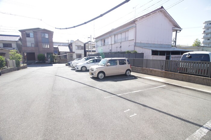 物件外観写真5　(駐車場)