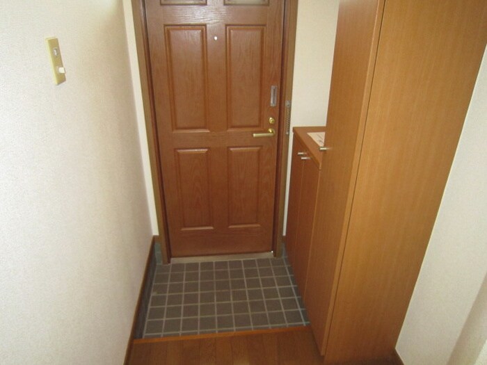 物件内観写真12　(玄関)
